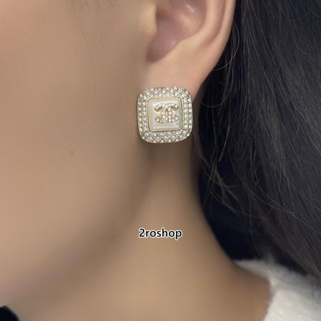 CHANEL 피어싱