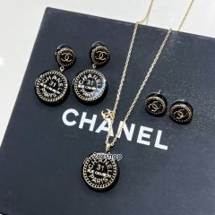CHANEL 피어싱