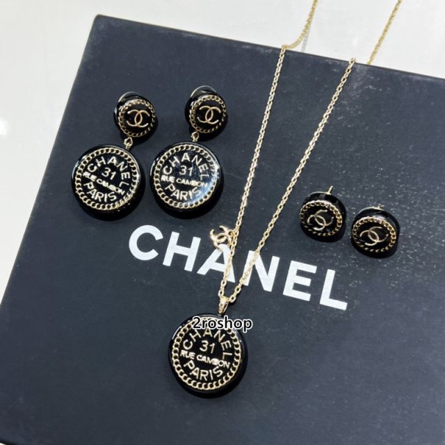 CHANEL 피어싱