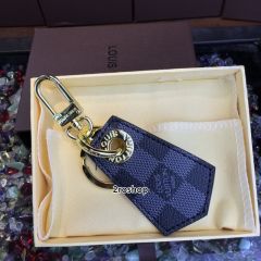 LV 키링