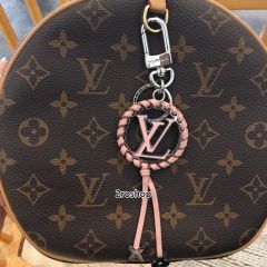 LV 키링