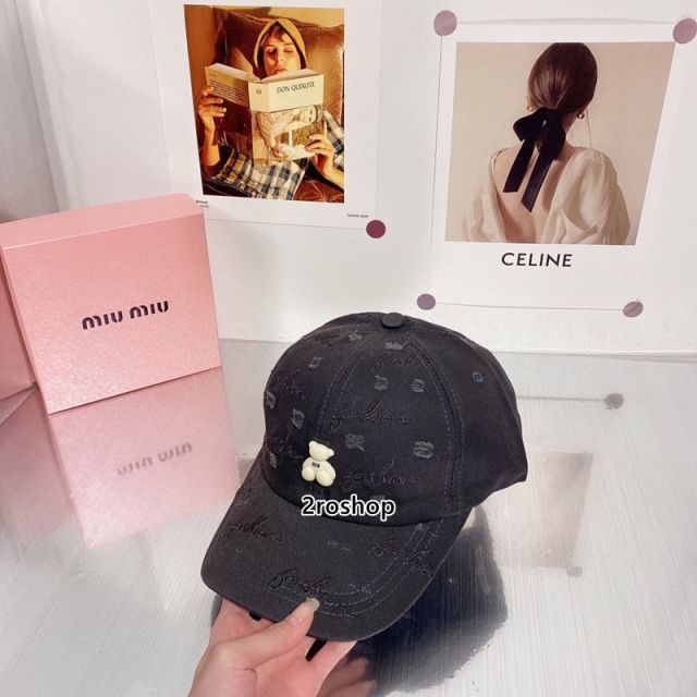 MIUMIU 모자