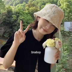 MIUMIU 모자