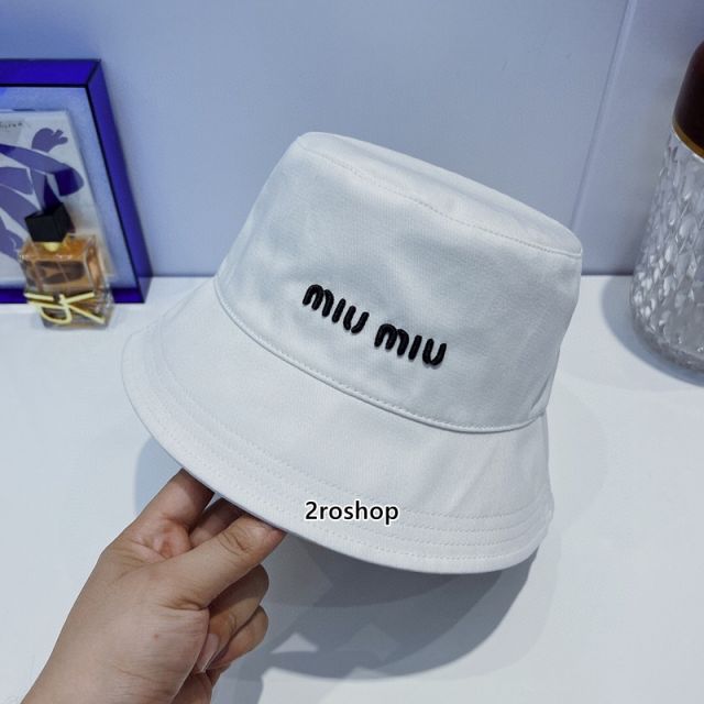 MIUMIU 모자
