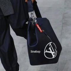 LV & Supreme 키링