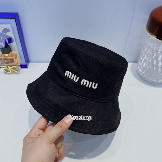 MIUMIU 모자