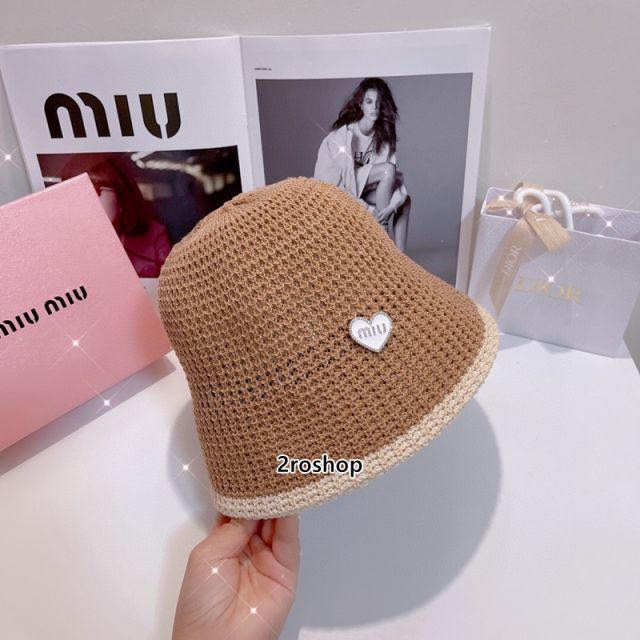MIUMIU 모자