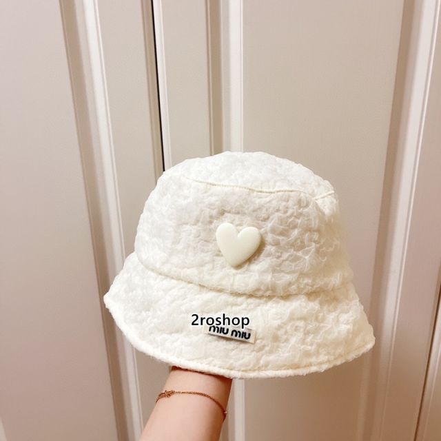 MIUMIU 모자