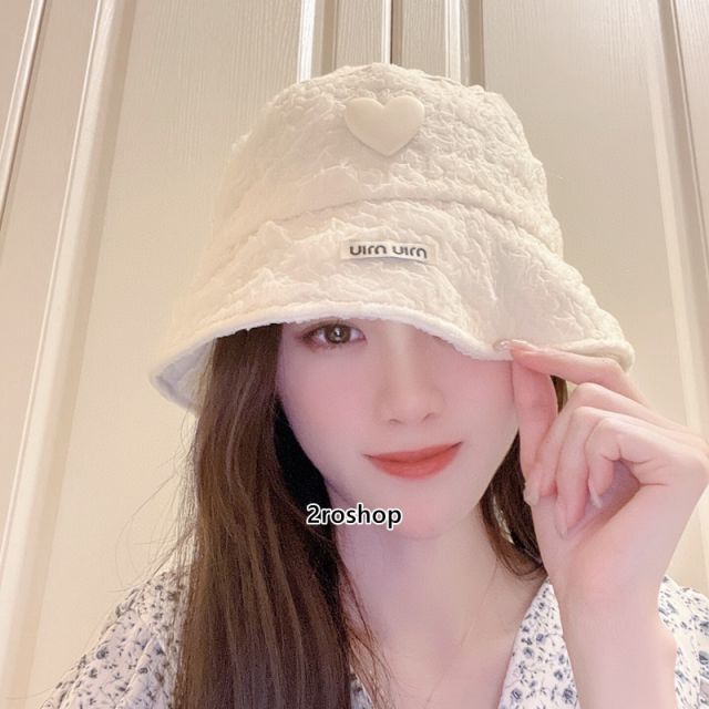 MIUMIU 모자