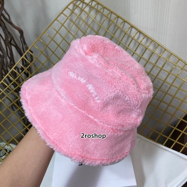 MIUMIU 모자