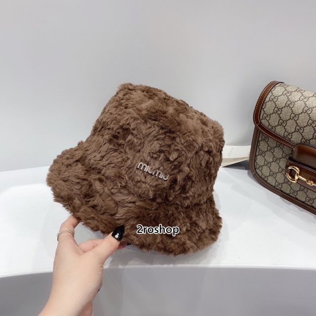 MIUMIU 모자