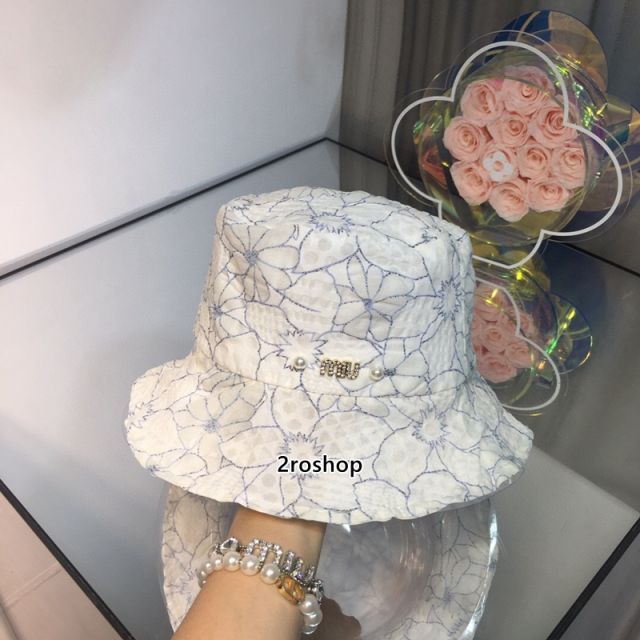 MIUMIU 모자