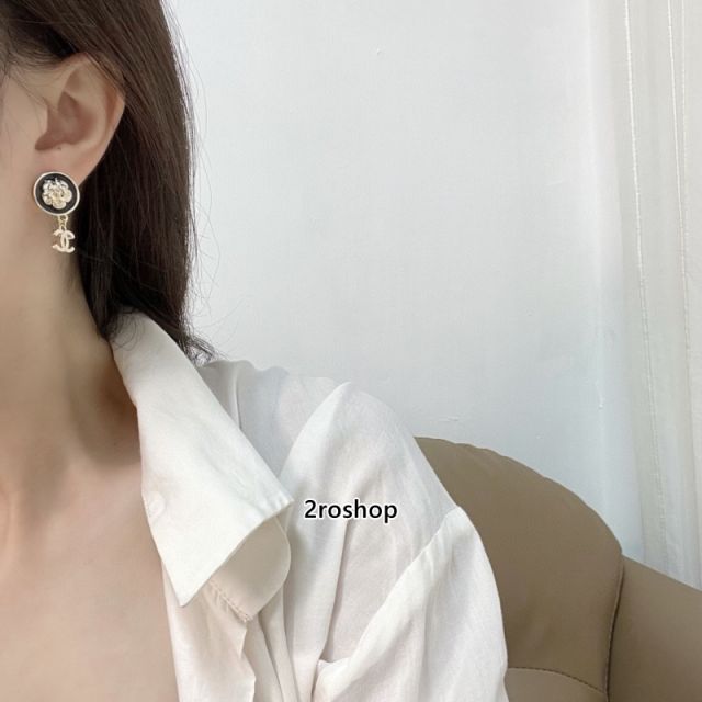 CHANEL 피어싱