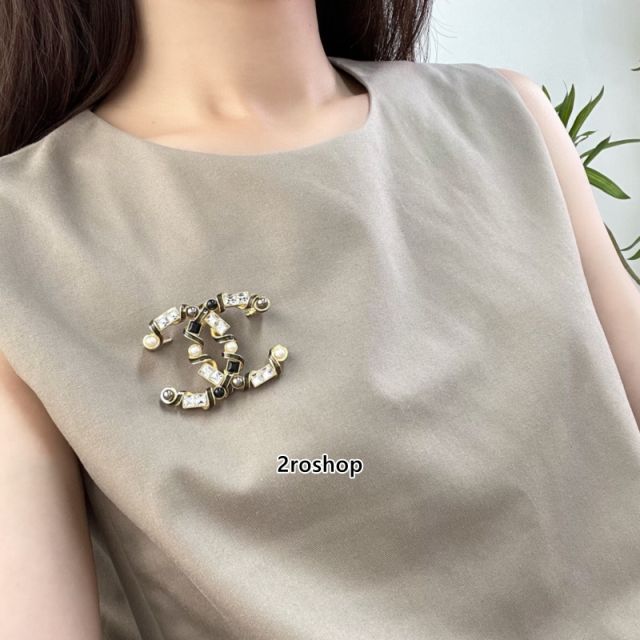 CHANEL 브로치