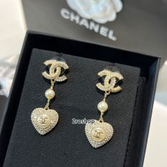 CHANEL 피어싱