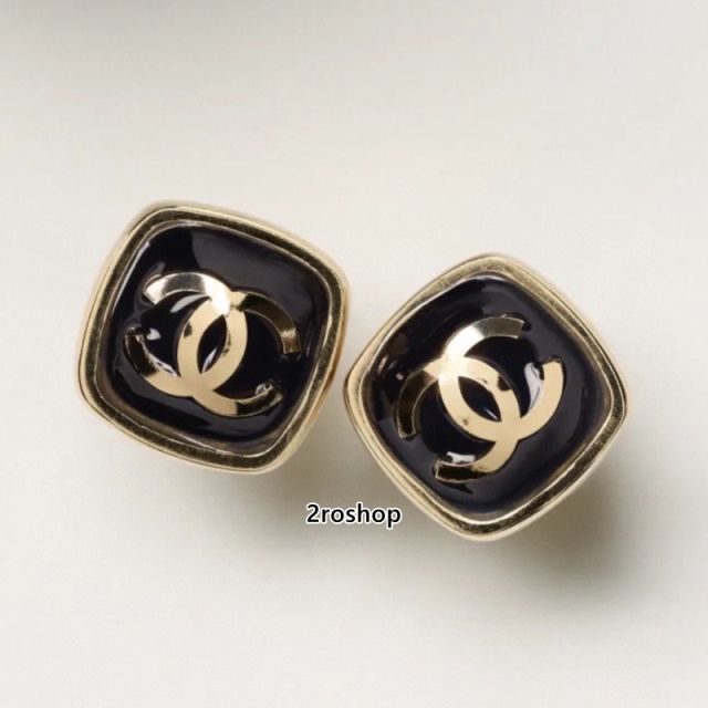 CHANEL 피어싱