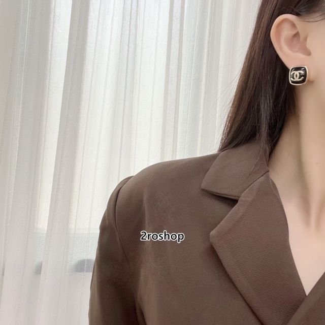 CHANEL 피어싱