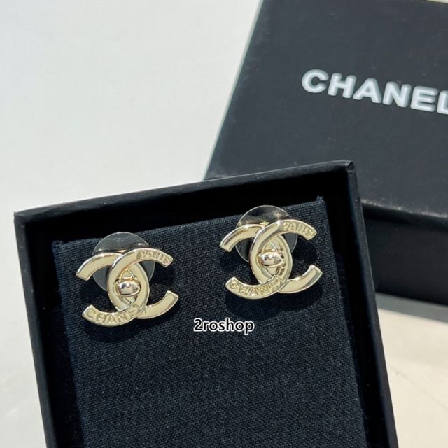 CHANEL 피어싱