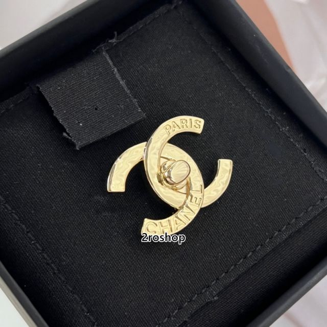CHANEL 브로치