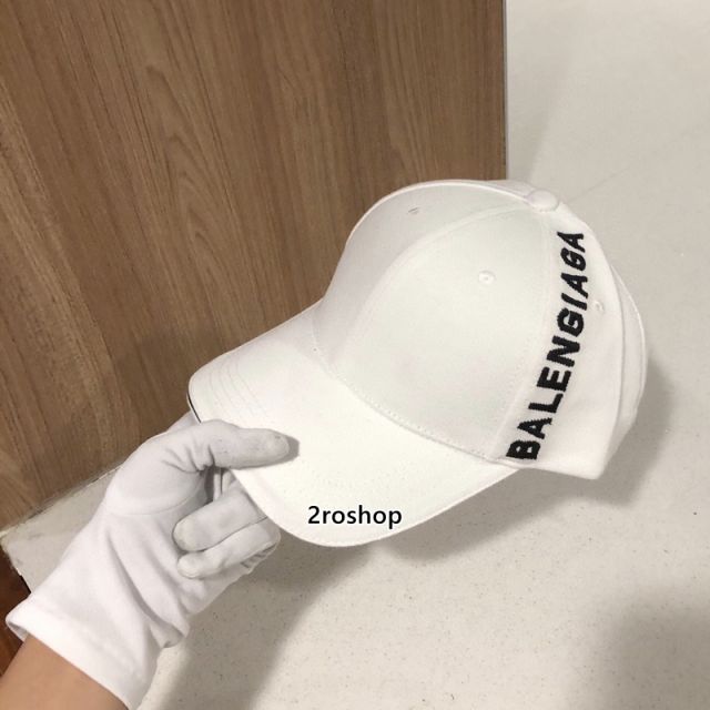 Balenciaga 모자
