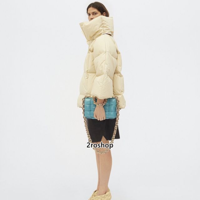 보테가베네타패딩체인카세트백