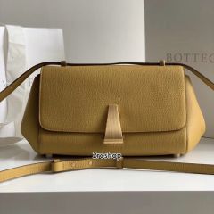 보테가베네타앵글크로스백