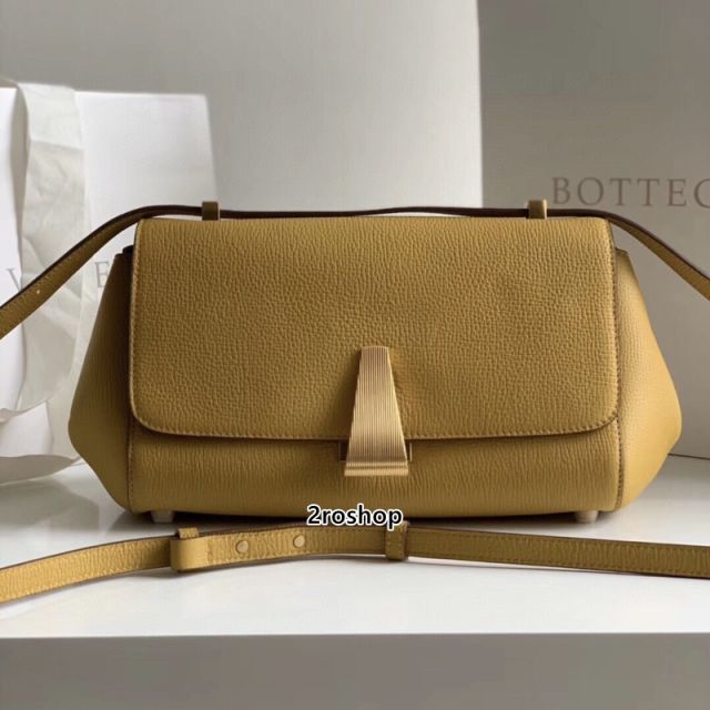 보테가베네타앵글크로스백