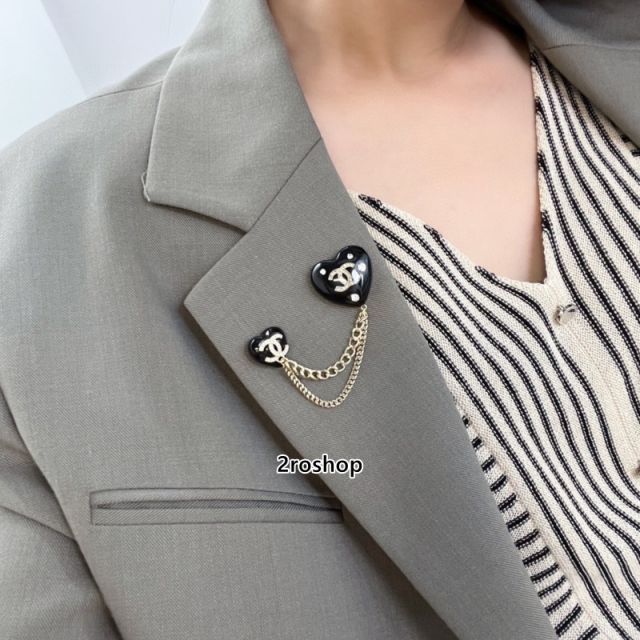 CHANEL 브로치