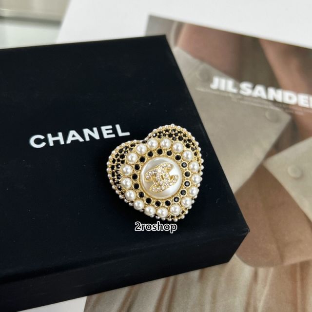 CHANEL 브로치