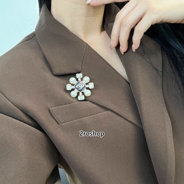 CHANEL 브로치