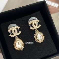 CHANEL 피어싱