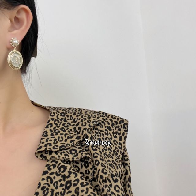 CHANEL 피어싱