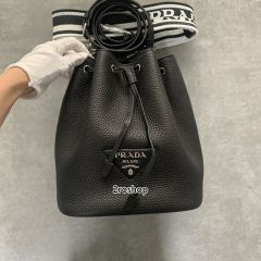 프라다버킷백