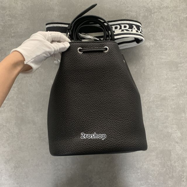 프라다버킷백