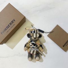 BURBERRY 키링