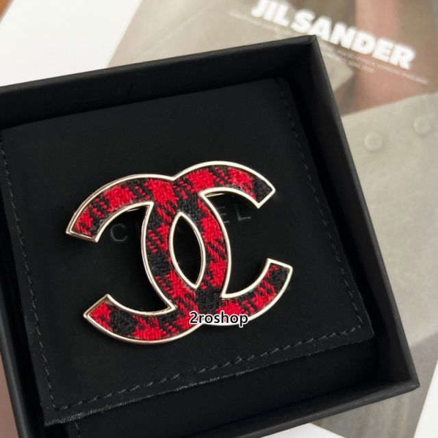 CHANEL 브로치
