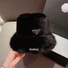 PRADA 모자