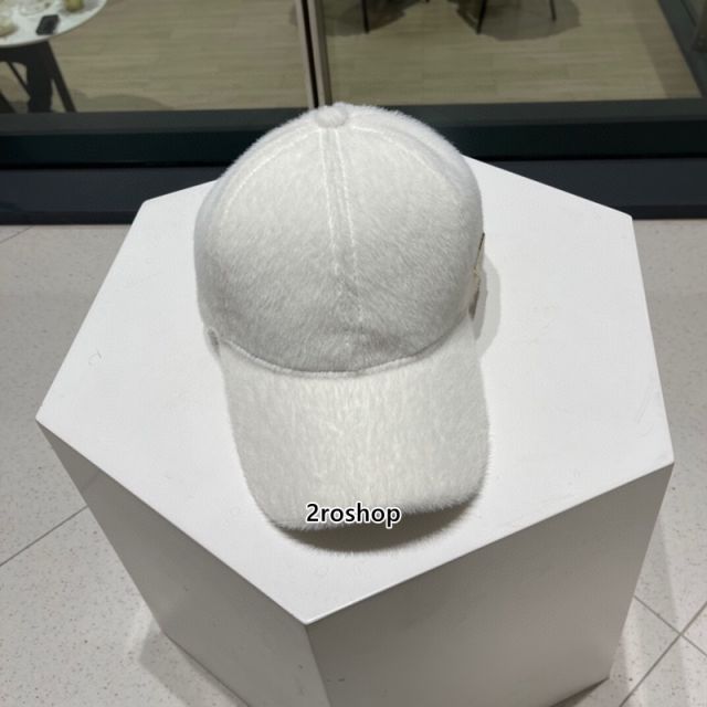 PRADA 모자