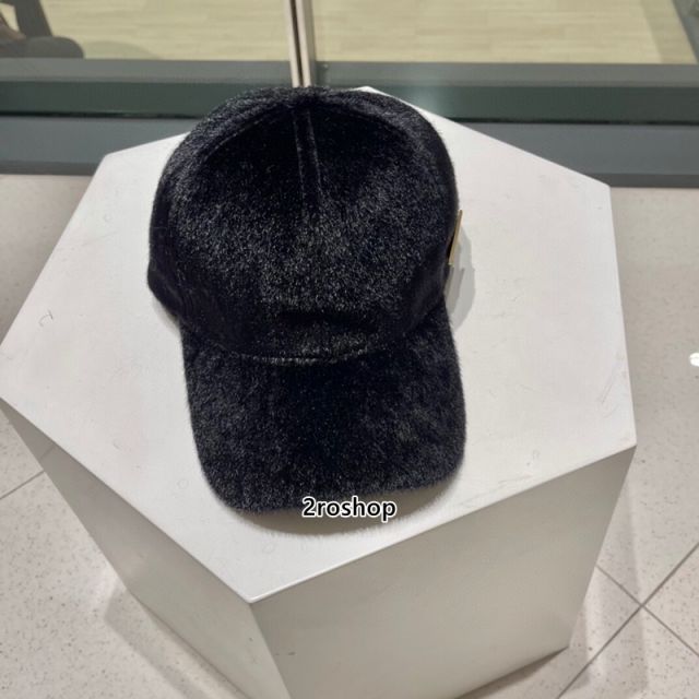 PRADA 모자