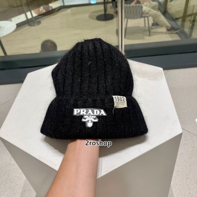PRADA 모자