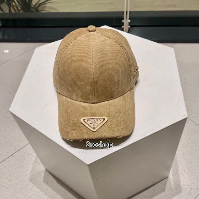 PRADA 모자