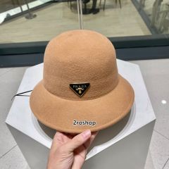 PRADA 모자