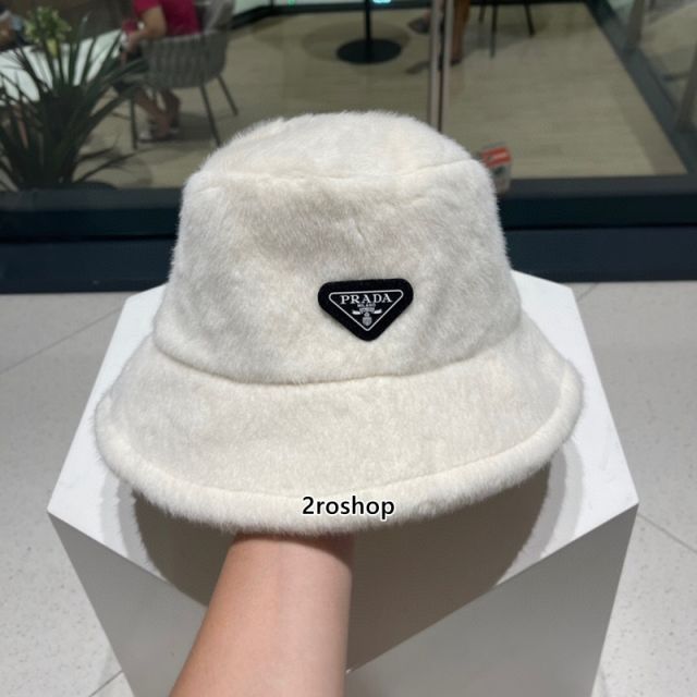 PRADA 모자