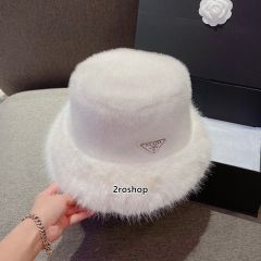 PRADA 모자