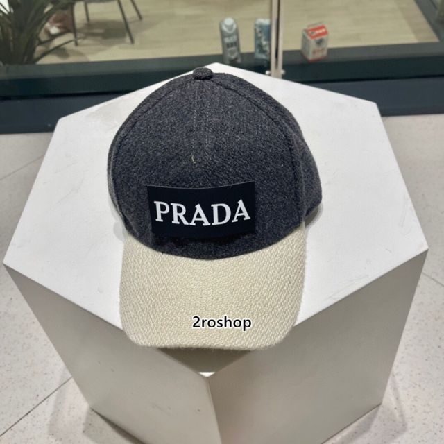 PRADA 모자