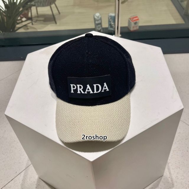 PRADA 모자