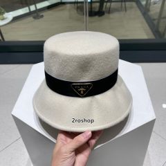 PRADA 모자