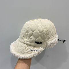 PRADA 모자
