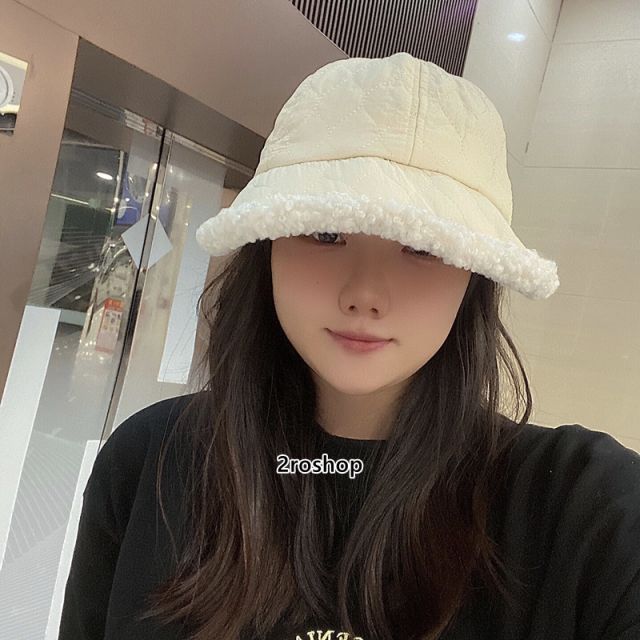 PRADA 모자