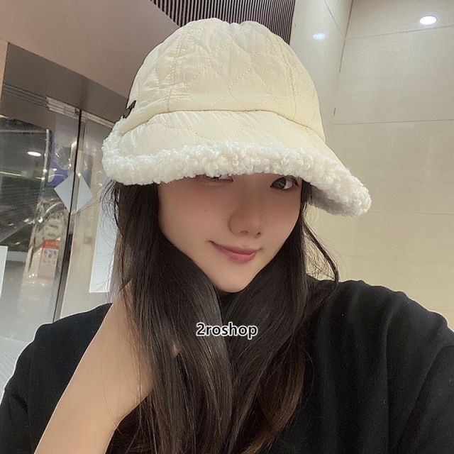 PRADA 모자